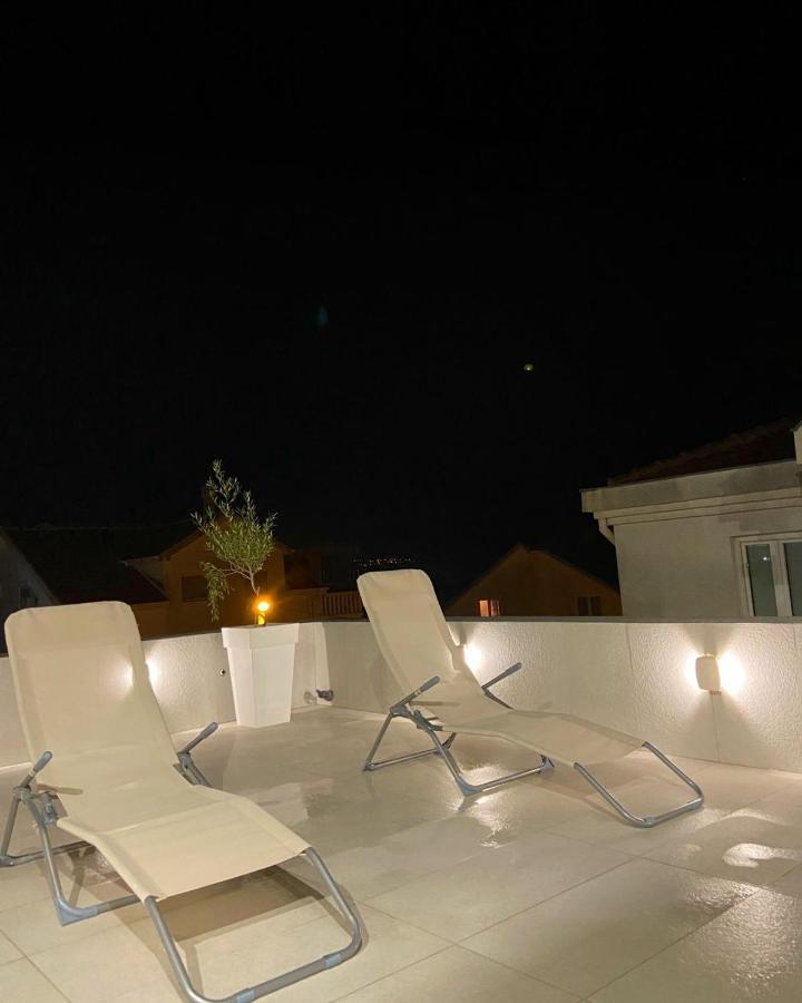 Id Apartments Tivat Bagian luar foto