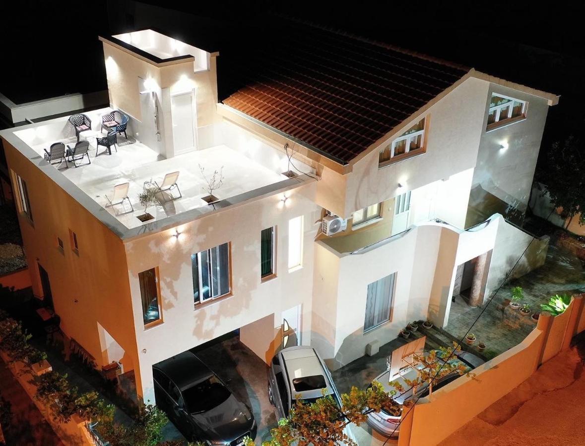 Id Apartments Tivat Bagian luar foto
