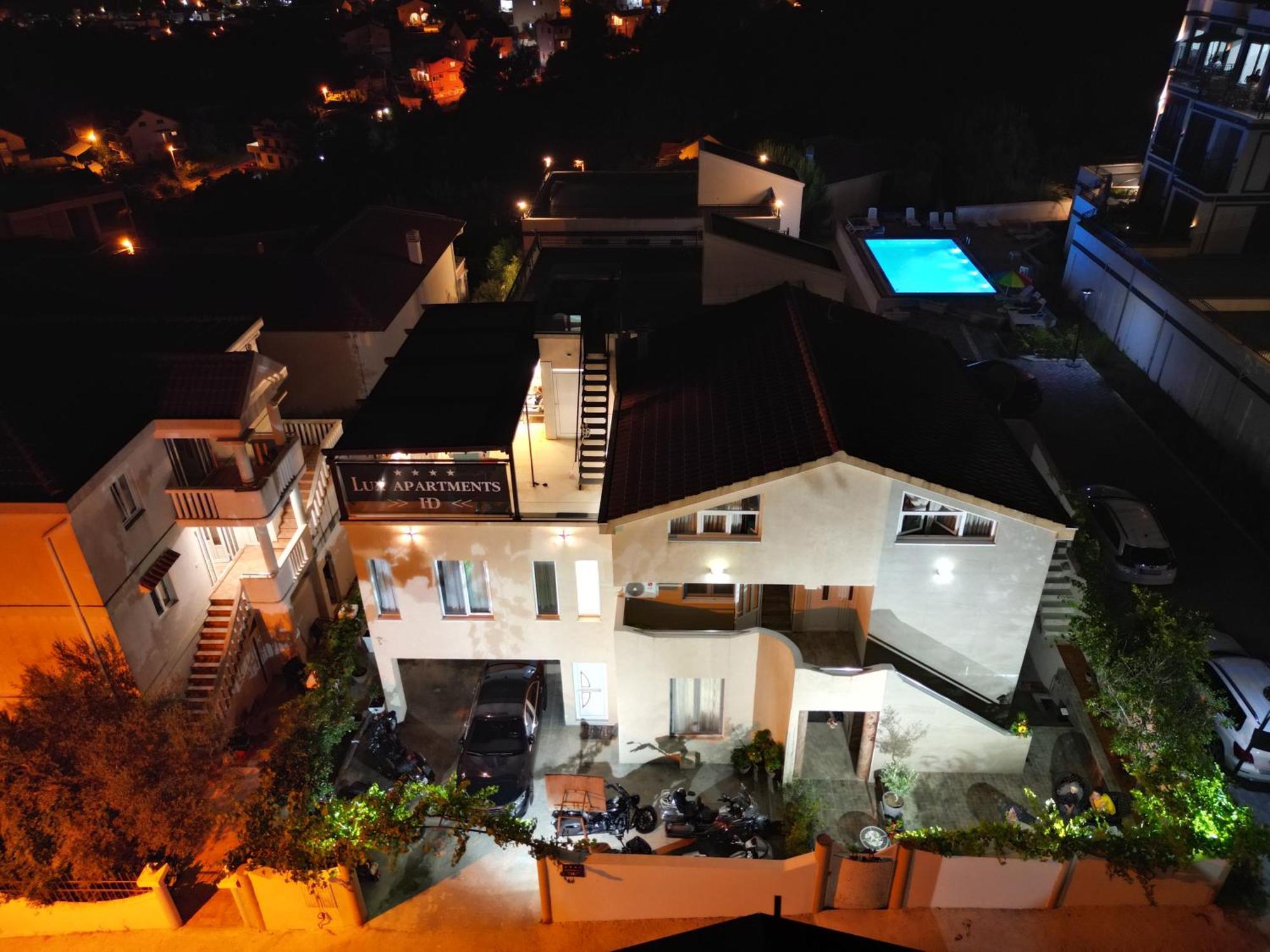 Id Apartments Tivat Bagian luar foto