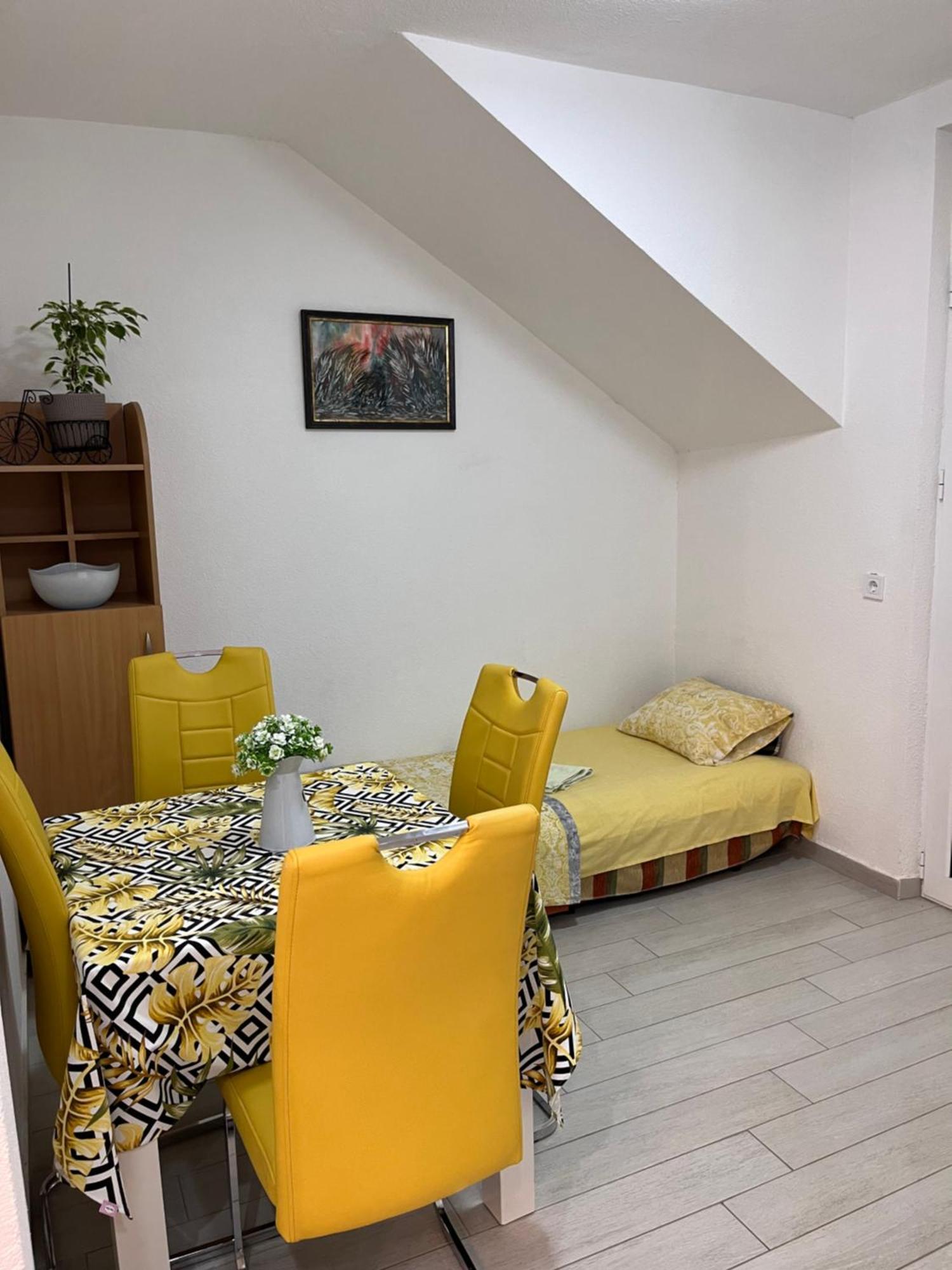 Id Apartments Tivat Bagian luar foto