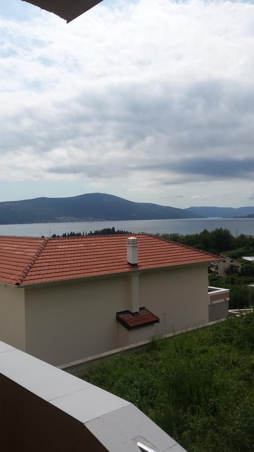 Id Apartments Tivat Bagian luar foto