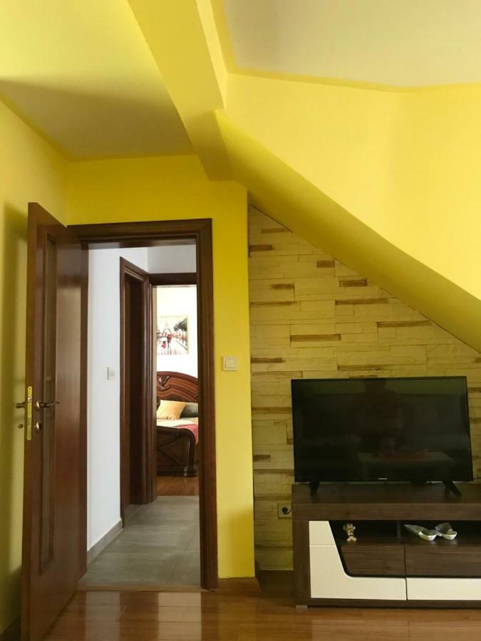 Id Apartments Tivat Bagian luar foto
