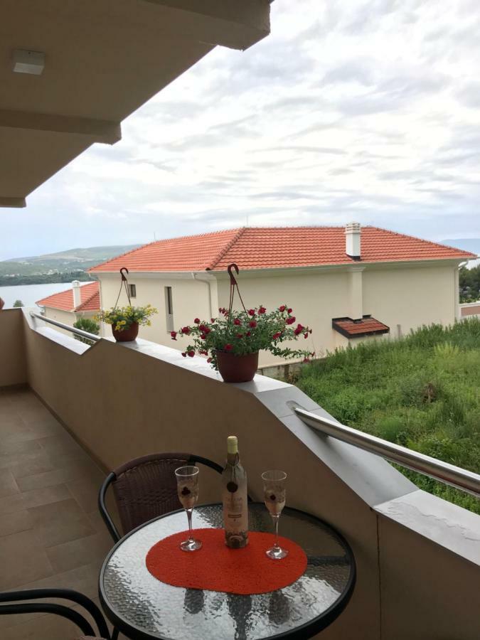 Id Apartments Tivat Bagian luar foto